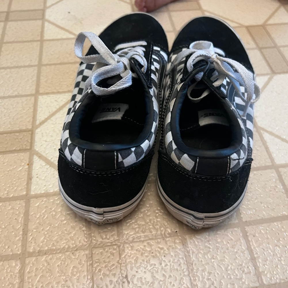 Checker Vans - Picture 4 of 4